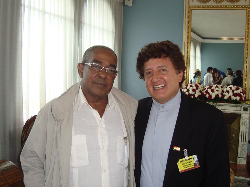 Con Pombo